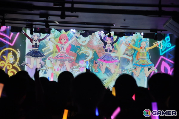 「アイカツアカデミー！配信部 プレゼンテーションライブ」レポート：「デミカツ」初の単独リアルライブでDear Destiny・Peace探偵団☆の2ユニットがオリジナル楽曲を披露！の画像11