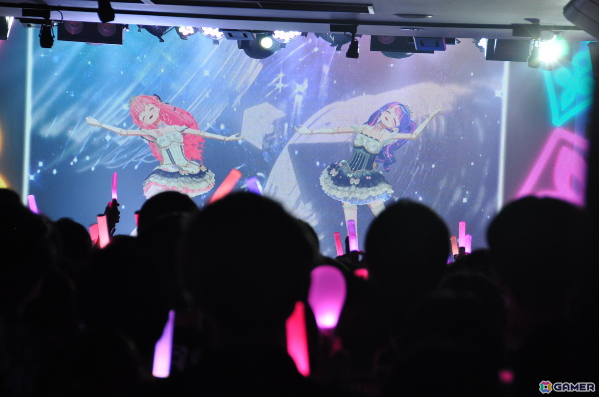 「アイカツアカデミー！配信部 プレゼンテーションライブ」レポート：「デミカツ」初の単独リアルライブでDear Destiny・Peace探偵団☆の2ユニットがオリジナル楽曲を披露！の画像