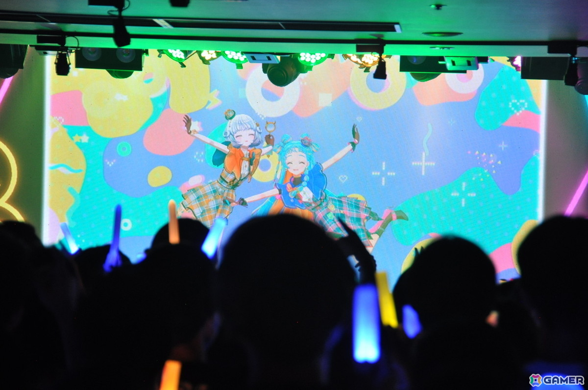 「アイカツアカデミー！配信部 プレゼンテーションライブ」レポート：「デミカツ」初の単独リアルライブでDear Destiny・Peace探偵団☆の2ユニットがオリジナル楽曲を披露！の画像