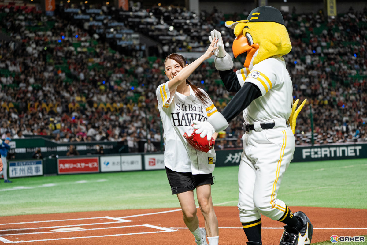 「劇場版ゾンビランドサガ ゆめぎんがパラダイス」×福岡ソフトバンクホークスのコラボイベントが開催!田野アサミさん、種田梨沙さんが始球式に挑戦の画像