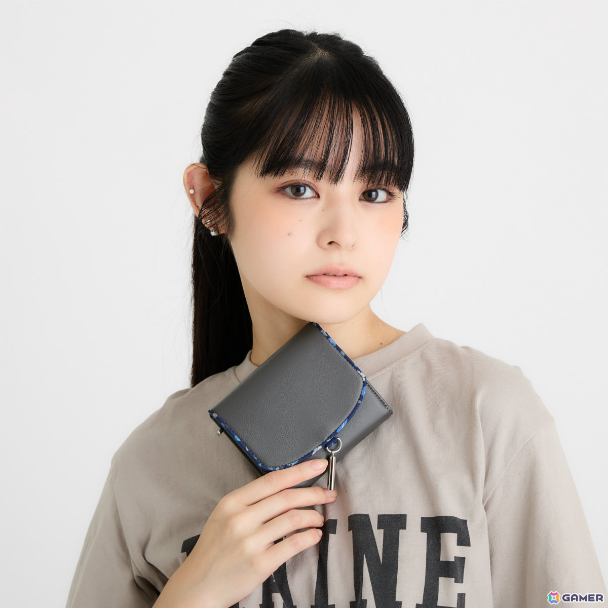アニメ「忍たま乱太郎」雑渡昆奈門や私服姿の土井先生をイメージしたバッグ、アウター、三つ折り財布が登場！の画像46