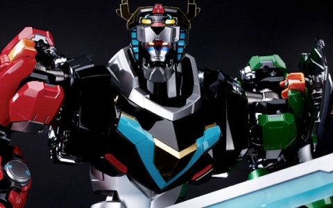 アニメ「ヴォルトロン」の10周年を記念した「CARBOTIX ヴォルトロン」が日本でも登場！各ライオンモードへの完全変形・合体が可能