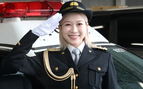 アニメ「ぼっち・ざ・ろっく！」後藤ひとり役・青山吉能さんが金沢警察署の一日警察署長に就任！公式レポートが到着