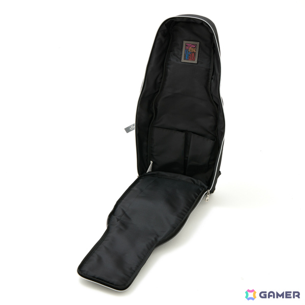 アニメ「ぼっち・ざ・ろっく！」ギターケース風ボディバッグや下北沢の地図をイメージしたアウター、ぼっちのサイン入りスニーカーが登場の画像