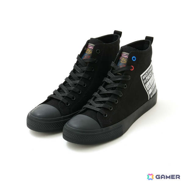 アニメ「ぼっち・ざ・ろっく！」ギターケース風ボディバッグや下北沢の地図をイメージしたアウター、ぼっちのサイン入りスニーカーが登場の画像