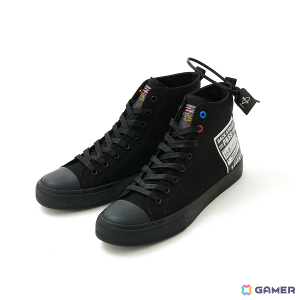 アニメ「ぼっち・ざ・ろっく！」ギターケース風ボディバッグや下北沢の地図をイメージしたアウター、ぼっちのサイン入りスニーカーが登場の画像