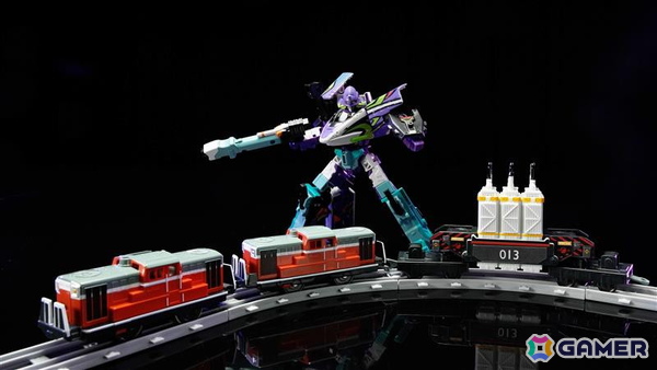 「プラレール」×「エヴァンゲリオン」コラボでヤシマ作戦に登場する車両や武器を再現した商品2種が12月6日に発売！の画像1