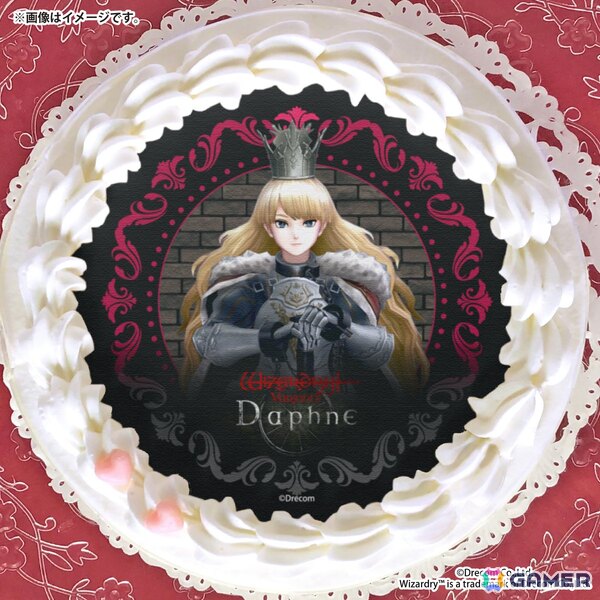 「Wizardry Variants Daphne」1周年を記念したコラボアイテムが登場！オリジナルフレーム切手＆ピンバッジセット、記念コラボスイーツ、コラボ靴下の展開もの画像