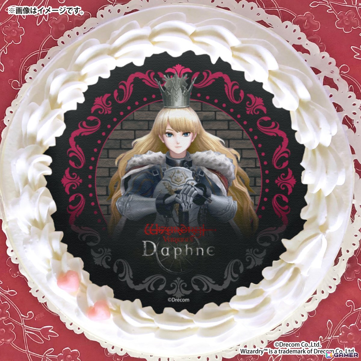 「Wizardry Variants Daphne」1周年を記念したコラボアイテムが登場！オリジナルフレーム切手＆ピンバッジセット、記念コラボスイーツ、コラボ靴下の展開もの画像4