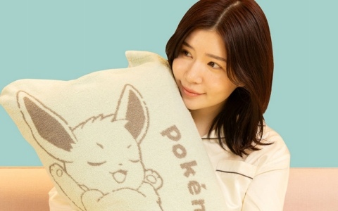 「Pokémon Sleep」×昭和西川のコラボ寝具第2弾が10月20日より順次発売!カビゴンのうでまくらで眠れる枕、イーブイがあしらわれたピロータオルなど全13アイテム