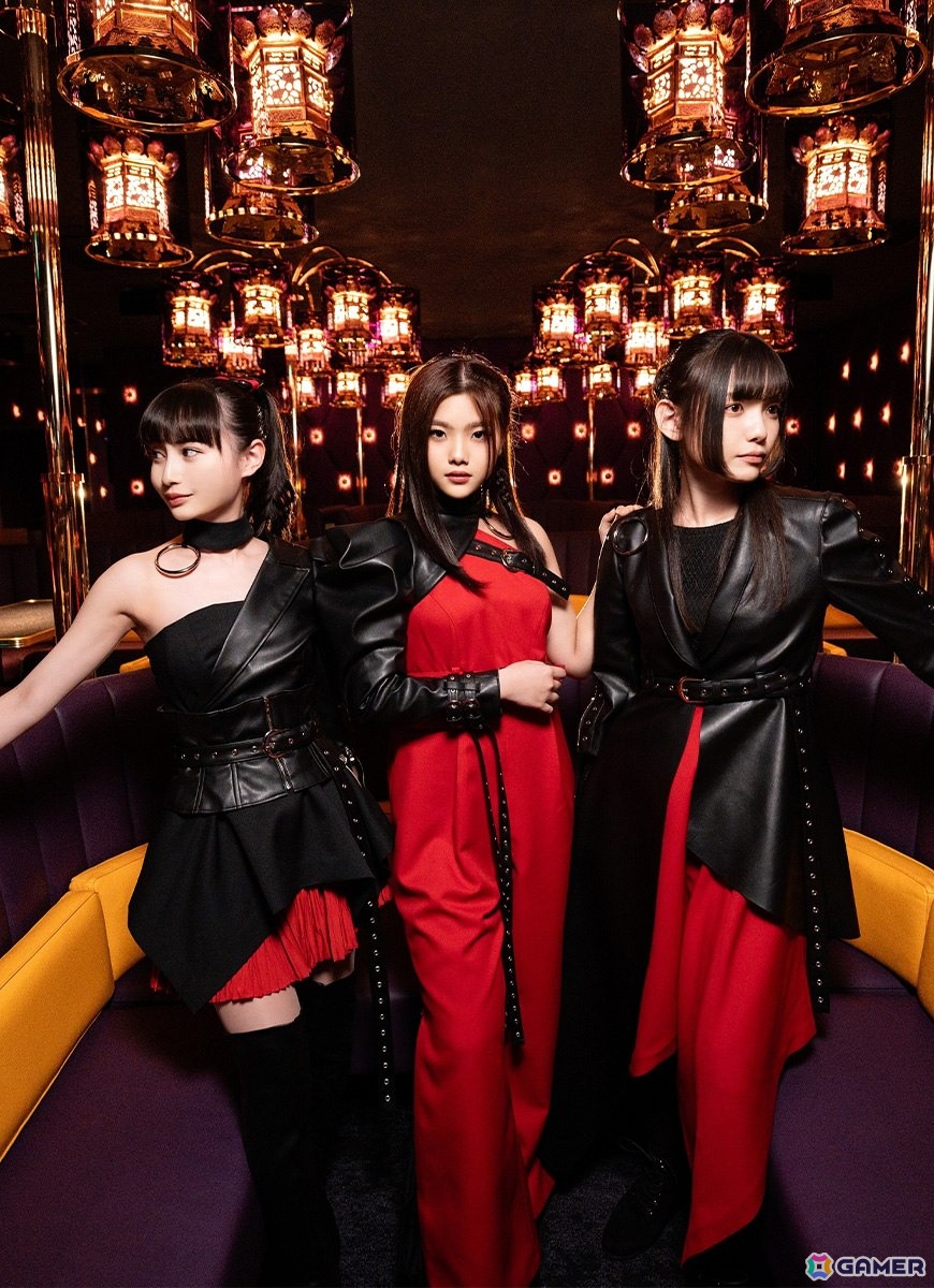 メンバー：写真左からmochilucaさん（キーボード）、住田愛子さん（ボーカル）、iBerryさん（ギター）