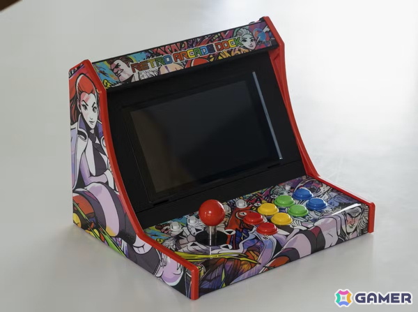 アーケード筐体気分で遊べるSwitch2/Switch向けゲームパッド「レトロ