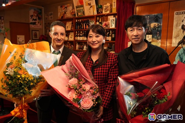 「ウマ娘 プリティーダービー」おなじみの武豊さん、ルメールさんに加えて初出演の友近さんが1人3役を演じ分ける“あの頃”風の新CMが公開!の画像