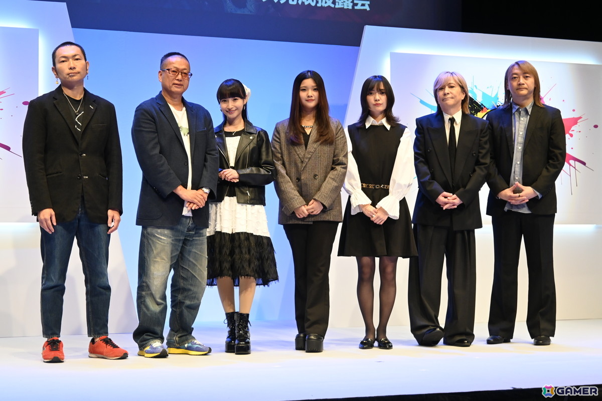 「アウトランカーズ」完成披露会に岡本吉起氏や小室哲哉さんらが登壇!小室さんが書き下ろしたOVAL SISTEMによるタイアップ曲「風に舞う戦士」のMVが初披露の画像
