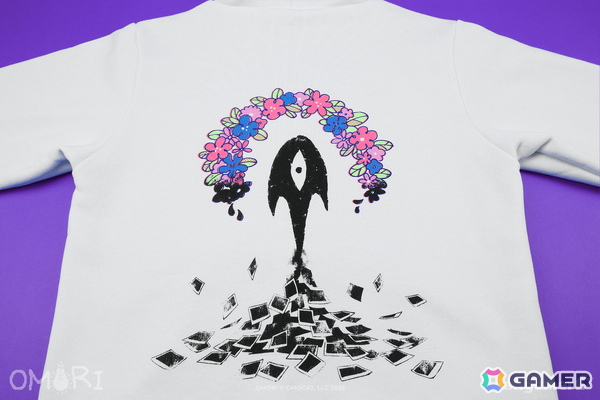 「OMORI」背面デザインやファスナーチャームなどが印象的な「143 パーカー」が販売開始!5周年記念コンサートで先行販売されるグッズ情報もの画像