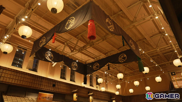 両国駅3番線ホームの巨大モニターに魔人力士が出現！屋外広告「PlayStation 5『魔人力士、降臨。』at 両国駅」が展開の画像