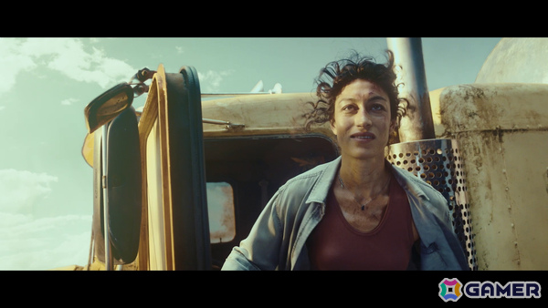 両国駅3番線ホームの巨大モニターに魔人力士が出現！屋外広告「PlayStation 5『魔人力士、降臨。』at 両国駅」が展開の画像