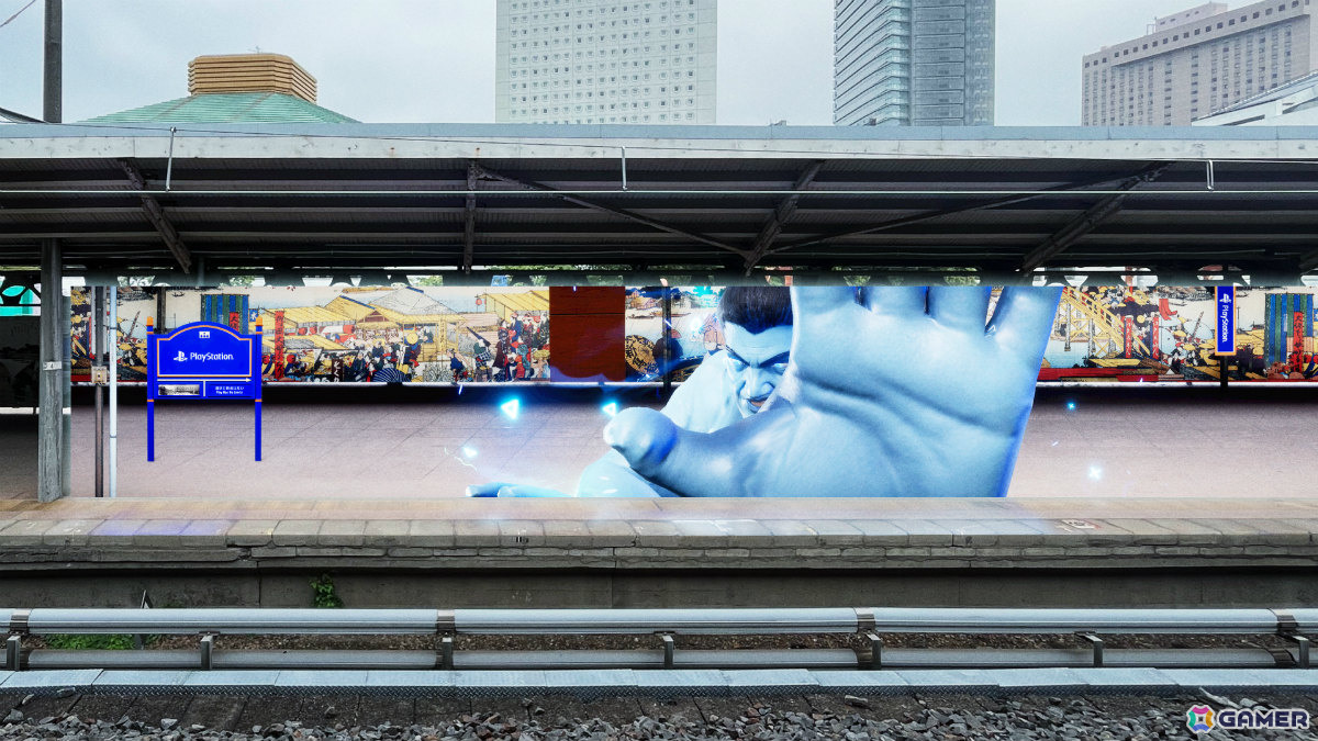 両国駅3番線ホームの巨大モニターに魔人力士が出現！屋外広告「PlayStation 5『魔人力士、降臨。』at 両国駅」が展開の画像