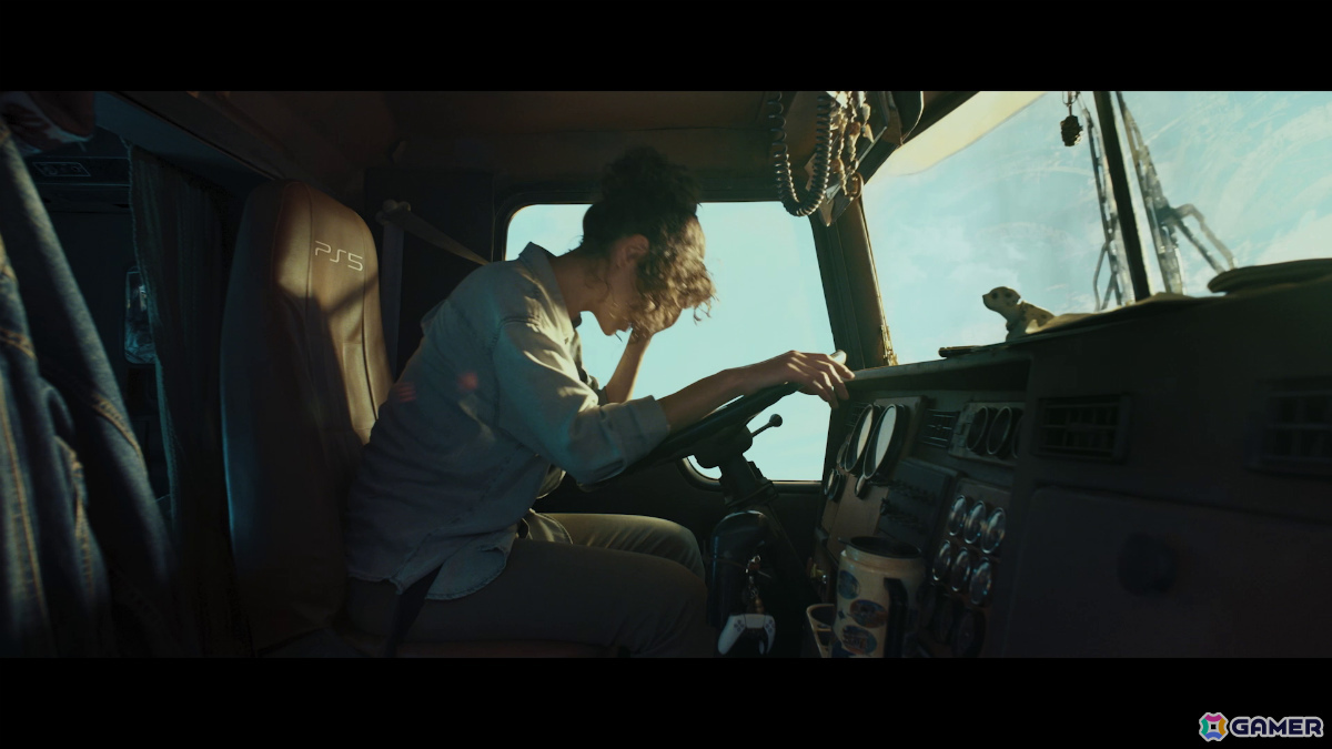 両国駅3番線ホームの巨大モニターに魔人力士が出現！屋外広告「PlayStation 5『魔人力士、降臨。』at 両国駅」が展開の画像