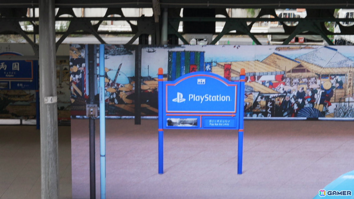両国駅3番線ホームの巨大モニターに魔人力士が出現！屋外広告「PlayStation 5『魔人力士、降臨。』at 両国駅」が展開の画像6