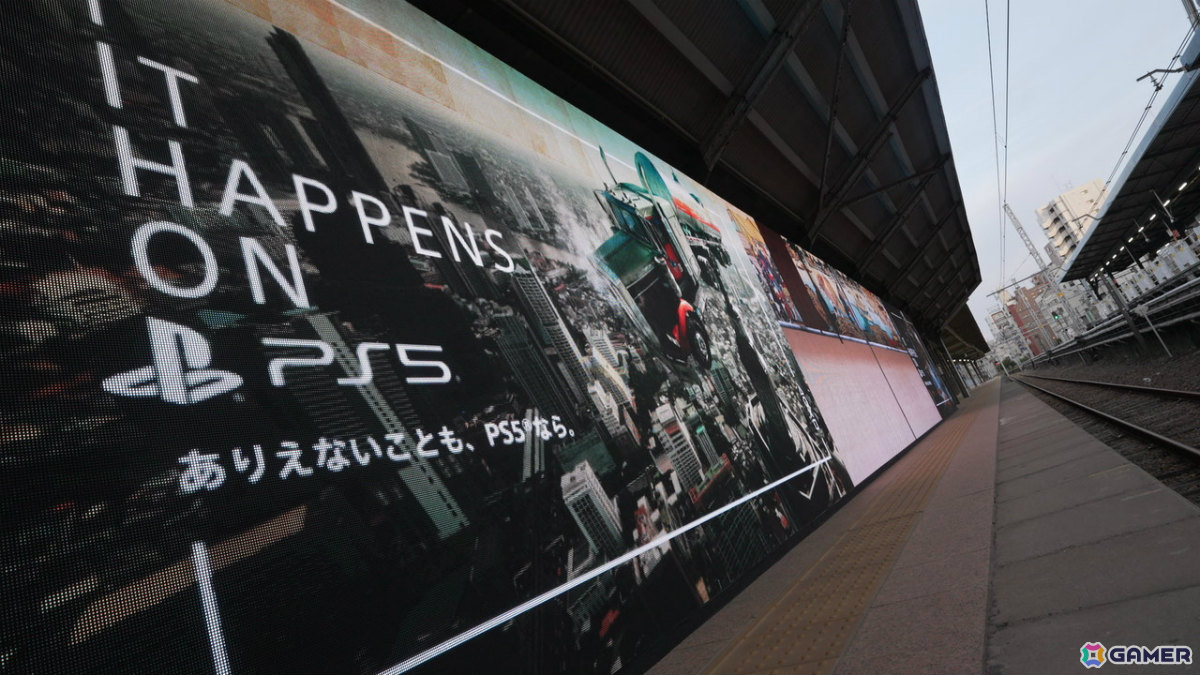 両国駅3番線ホームの巨大モニターに魔人力士が出現！屋外広告「PlayStation 5『魔人力士、降臨。』at 両国駅」が展開の画像9