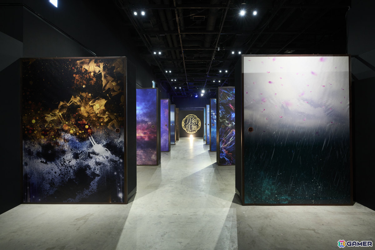 「ミュージカル『刀剣乱舞』 十周年記念 乱舞博覧会」前期日程の写真レポートが公開!“刀ミュ“の歩みとこれまでの本公演12作品の名場面を体感できる空間にの画像