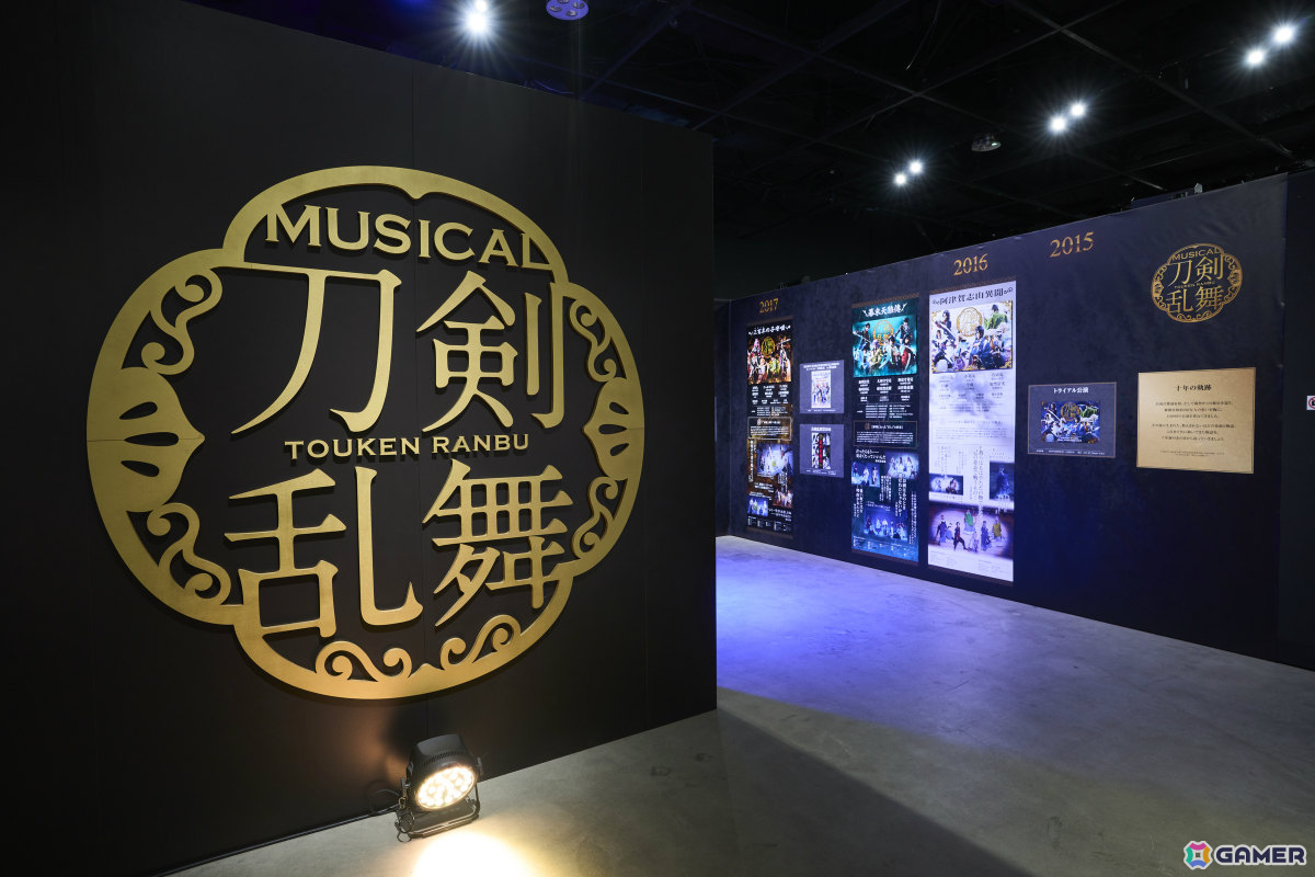 「ミュージカル『刀剣乱舞』 十周年記念 乱舞博覧会」前期日程の写真レポートが公開!“刀ミュ“の歩みとこれまでの本公演12作品の名場面を体感できる空間にの画像