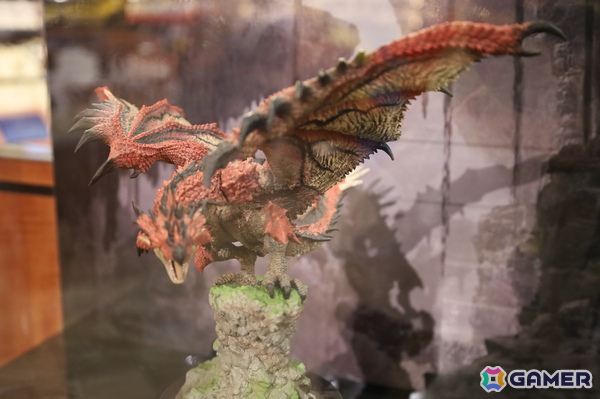 ユニバーサル・スタジオ・ジャパンと「モンスターハンターワイルズ」のコラボレストラン「モンスターハンターワイルズ ~モリバーの宴~」を先行体験の画像