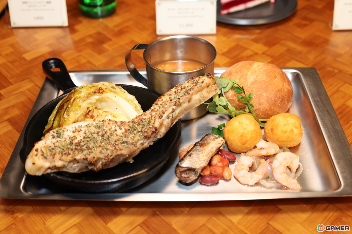 焚き火料理 ポーク、ワイルドハーブ、シルドニンニク(2800円)