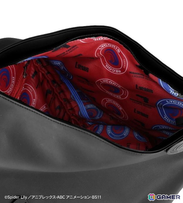 TVアニメ「リコリス・リコイル」の錦木千束＆井ノ上たきな多機能バックパック、カラビナ付きバナータグの受注が開始！の画像