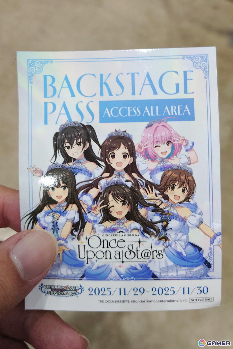 関係者受付でもらえるパス（ステッカー）。