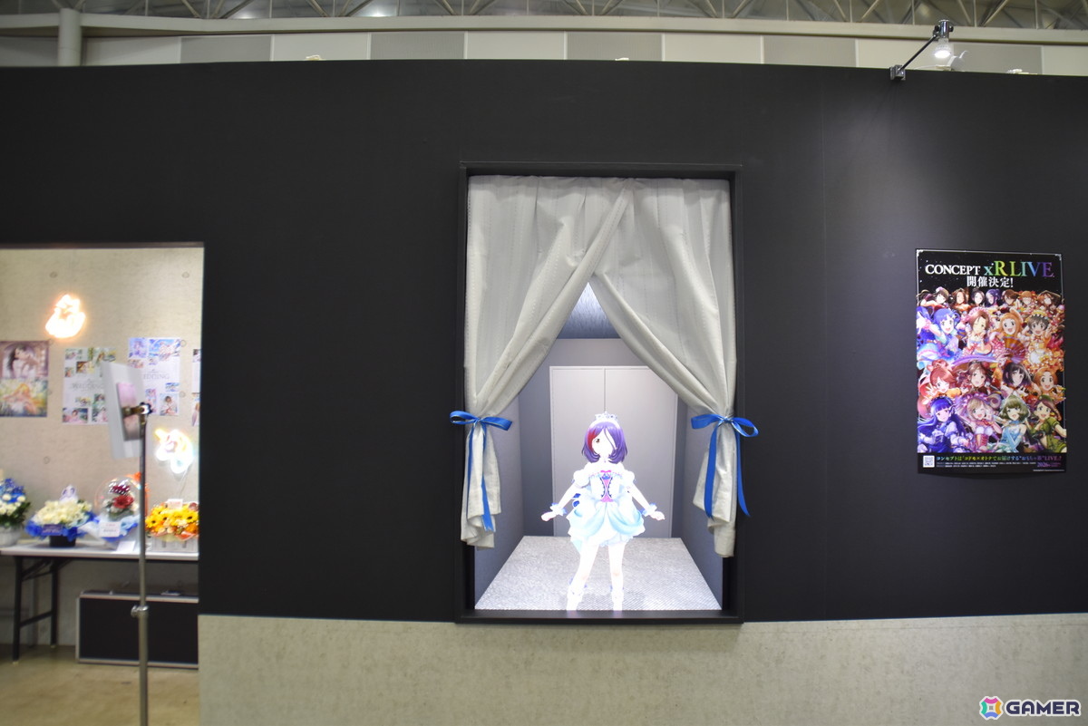 面会ブース外でも映像を見ることができた。