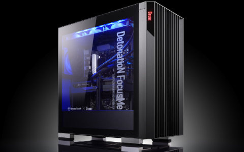 G TUNEより「DetonatioN FocusMe」コラボレーションモデル3機種が販売！ロゴ入りのオリジナルサイドパネルとDFMのチームカラーであるブルーのLEDを搭載