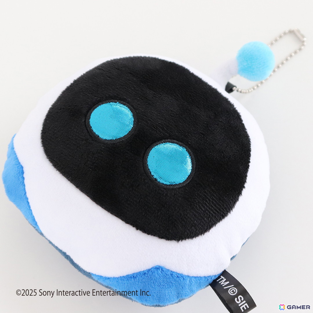 初代プレイステーション型のクッションと「ASTRO BOT」からアストロのクリーナーチャームが発売!の画像