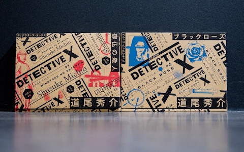 直木賞作家の道尾秀介氏×リアル脱出ゲームのSCRAPによる本格犯罪捜査ゲーム「DETECTIVE X」シリーズの累計発行部数が15万部を突破！