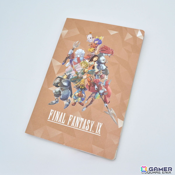 FFIX」倉持諭氏による描きおろしイラスト使用のアクキーとポーチが予約