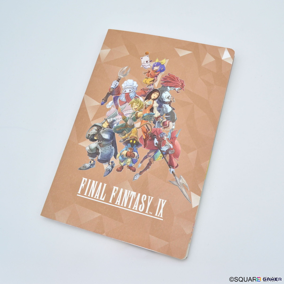 「FFIX」倉持諭氏による描きおろしイラスト使用のアクキーとポーチが予約販売中！トートバッグや1,000ピースジグソーパズルなどさまざまなアイテムが展開の画像3
