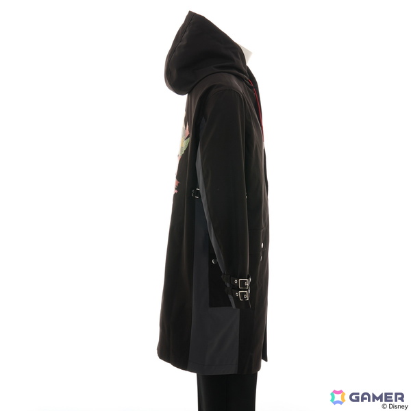 「キングダム ハーツ」シリーズよりソラとロクサスの衣装や繋がりを繊細に織り込んだアウター、トートバッグ、バッグチャームが登場！の画像