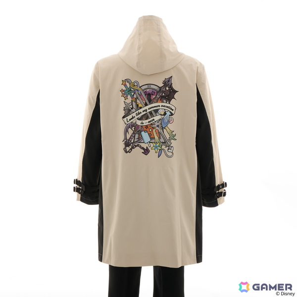 「キングダム ハーツ」シリーズよりソラとロクサスの衣装や繋がりを繊細に織り込んだアウター、トートバッグ、バッグチャームが登場！の画像