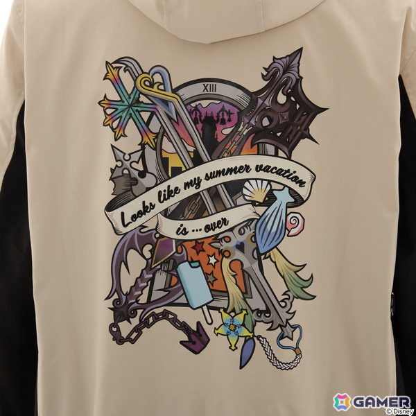 「キングダム ハーツ」シリーズよりソラとロクサスの衣装や繋がりを繊細に織り込んだアウター、トートバッグ、バッグチャームが登場！の画像