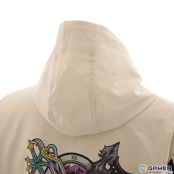 「キングダム ハーツ」シリーズよりソラとロクサスの衣装や繋がりを繊細に織り込んだアウター、トートバッグ、バッグチャームが登場！の画像