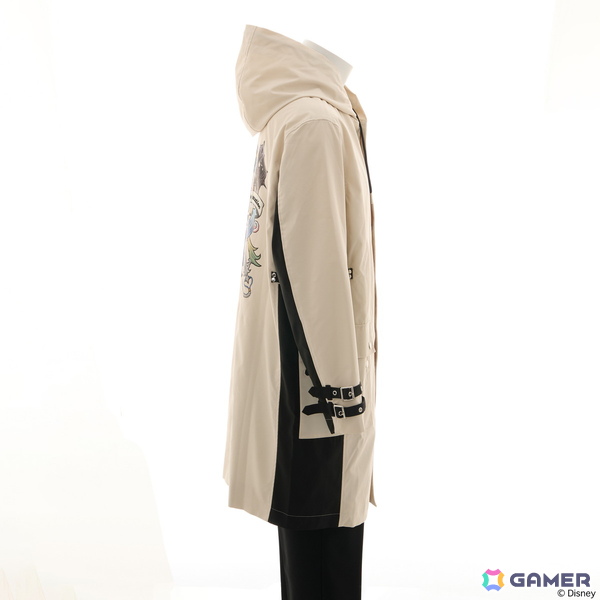 「キングダム ハーツ」シリーズよりソラとロクサスの衣装や繋がりを繊細に織り込んだアウター、トートバッグ、バッグチャームが登場！の画像