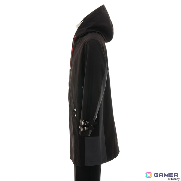 「キングダム ハーツ」シリーズよりソラとロクサスの衣装や繋がりを繊細に織り込んだアウター、トートバッグ、バッグチャームが登場！の画像