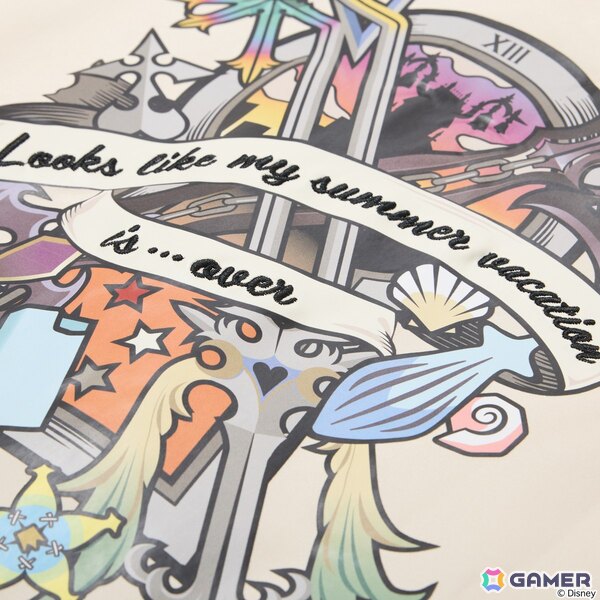 「キングダム ハーツ」シリーズよりソラとロクサスの衣装や繋がりを繊細に織り込んだアウター、トートバッグ、バッグチャームが登場！の画像