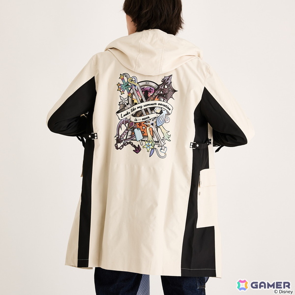 「キングダム ハーツ」シリーズよりソラとロクサスの衣装や繋がりを繊細に織り込んだアウター、トートバッグ、バッグチャームが登場！の画像