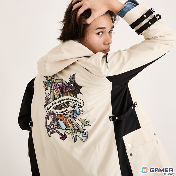 「キングダム ハーツ」シリーズよりソラとロクサスの衣装や繋がりを繊細に織り込んだアウター、トートバッグ、バッグチャームが登場！の画像