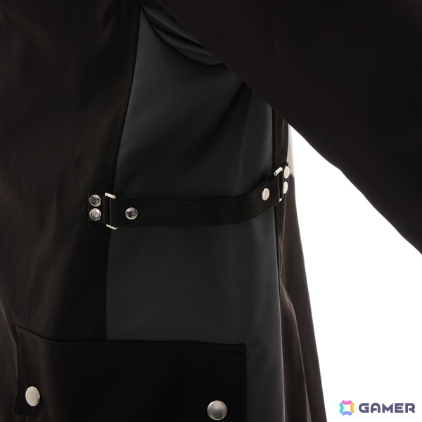 「キングダム ハーツ」シリーズよりソラとロクサスの衣装や繋がりを繊細に織り込んだアウター、トートバッグ、バッグチャームが登場！の画像