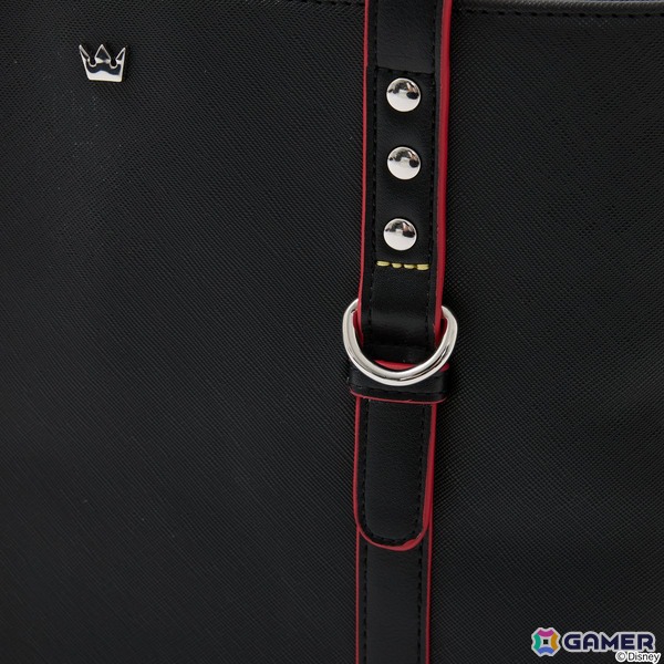 「キングダム ハーツ」シリーズよりソラとロクサスの衣装や繋がりを繊細に織り込んだアウター、トートバッグ、バッグチャームが登場！の画像