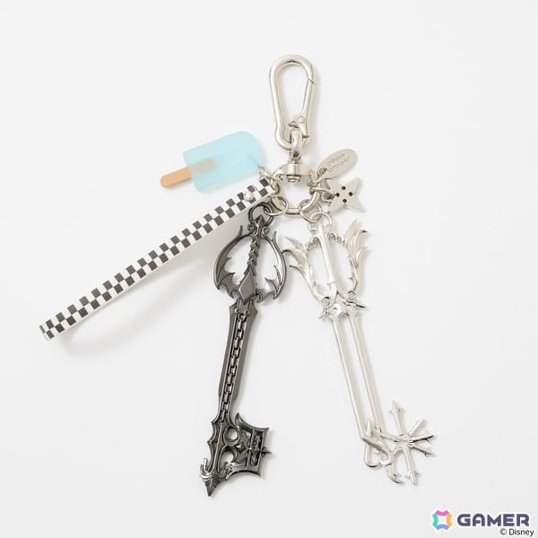 キングダム ハーツ」シリーズよりソラとロクサスの衣装や繋がりを繊細