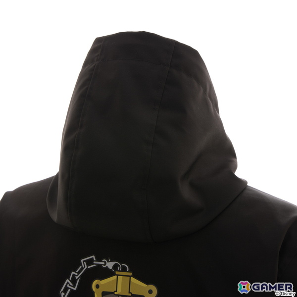 「キングダム ハーツ」シリーズよりソラとロクサスの衣装や繋がりを繊細に織り込んだアウター、トートバッグ、バッグチャームが登場！の画像